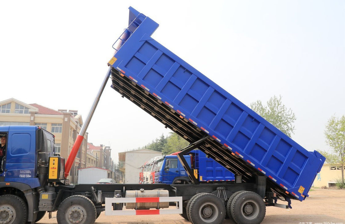 Gebraucht HOWO 440 PS 8X4 Dump Truck mit 30 Tonnen Ladekapazität und 7,6x2,35x1,5m Ladetank
