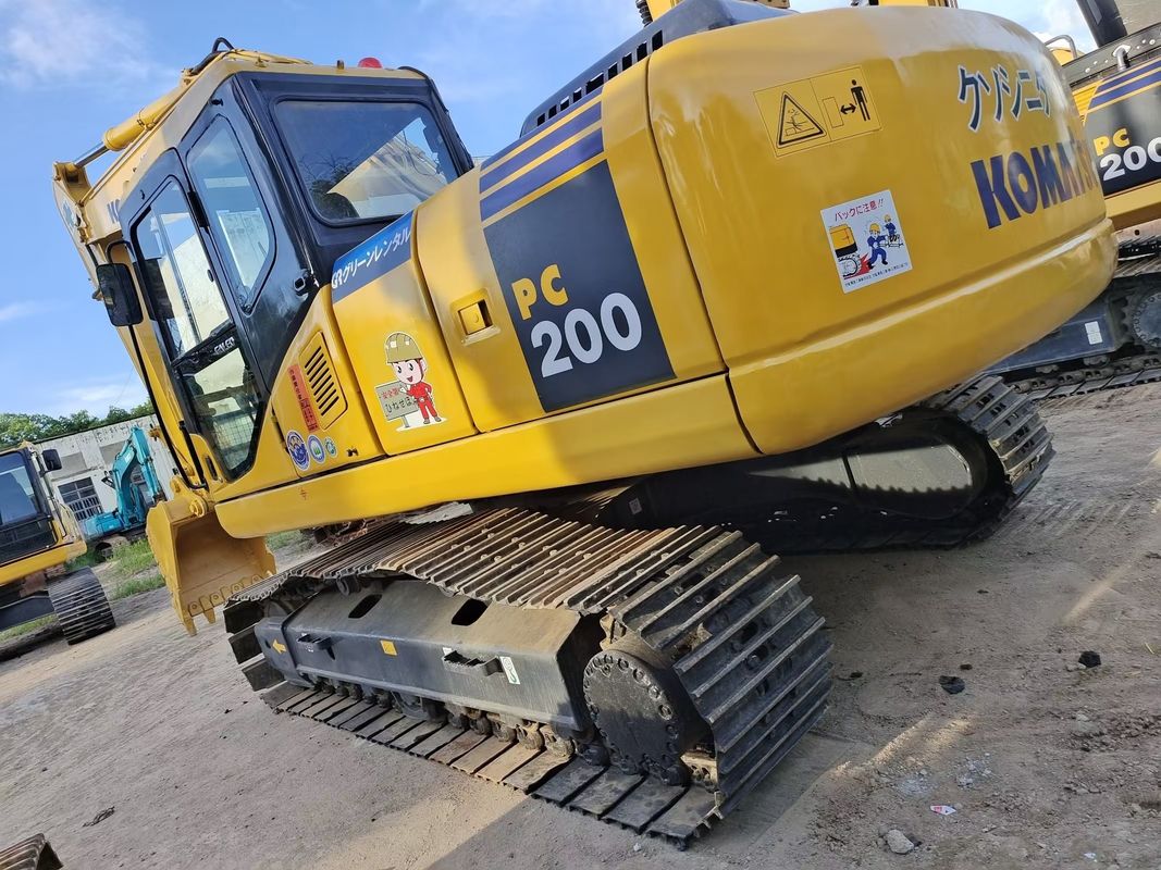 Gebrauchtes kleines Komatsu Bagger mit Originalmotor und 0,3m3 Eimerkapazität in Dubai