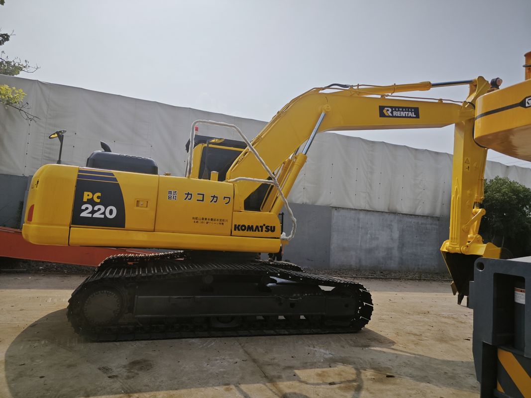 Gebrauchtes kleines Komatsu Bagger mit Originalmotor und 0,3m3 Eimerkapazität in Dubai