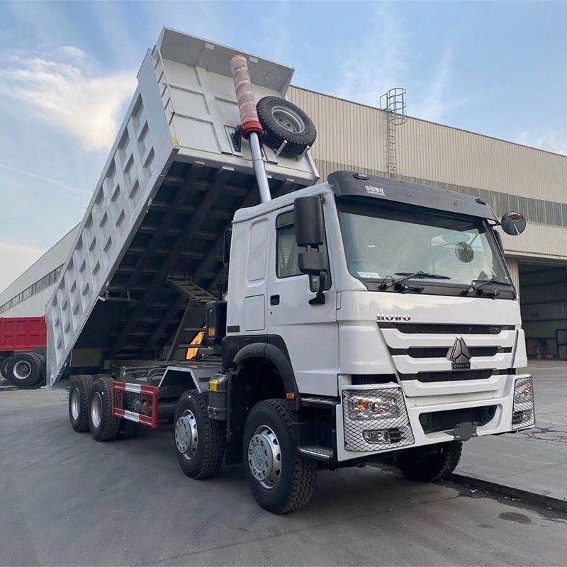 Leistungsstarker 2023 HOWO 371HP RHD 8X4 Dump Truck mit Euro 3 Emissionsstandard 12700 GVW