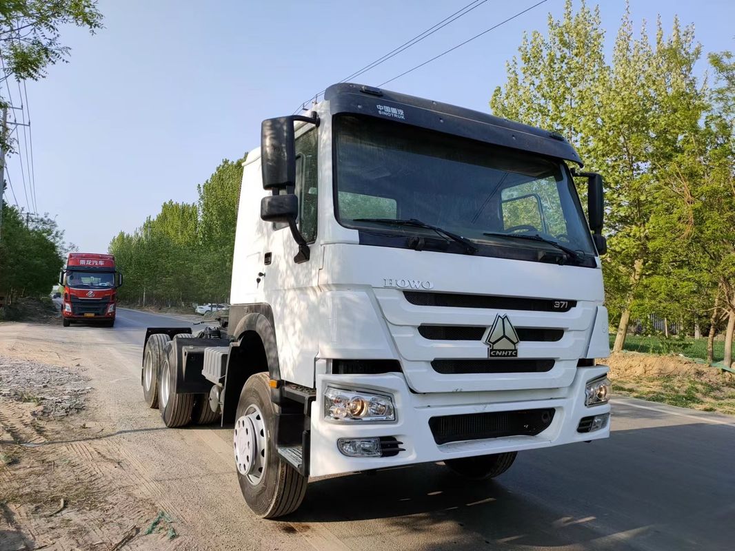 300Ltr Tank Sinotruk Howo 6x4 Allradantrieb Traktor für Nutzen
