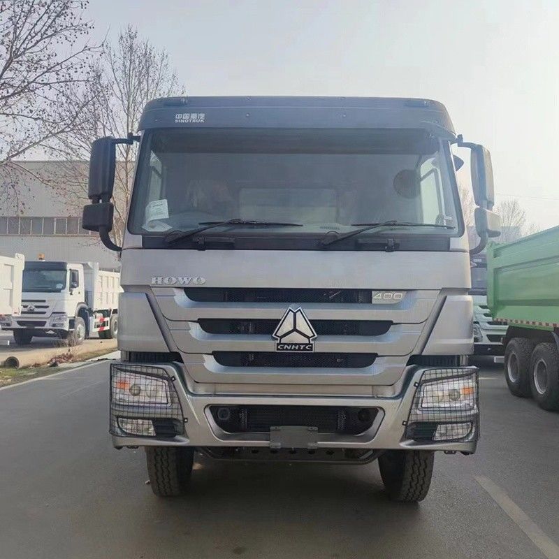 Güterverkehr Sinotruk Howo 8x4 Dump Truck mit 300Ltr Tank und 400 PS