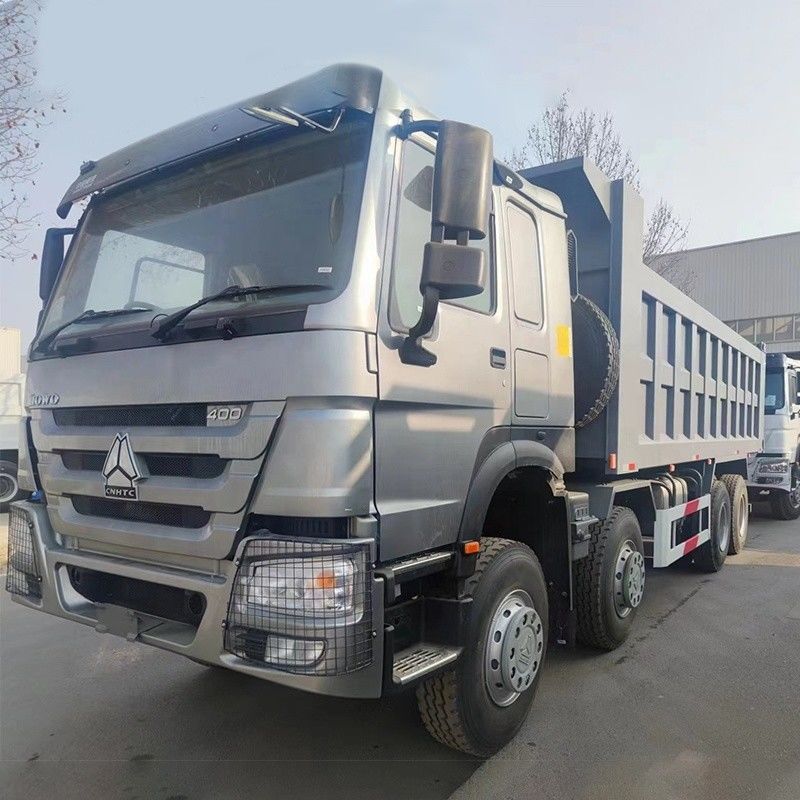 Güterverkehr Sinotruk Howo 8x4 Dump Truck mit 300Ltr Tank und 400 PS
