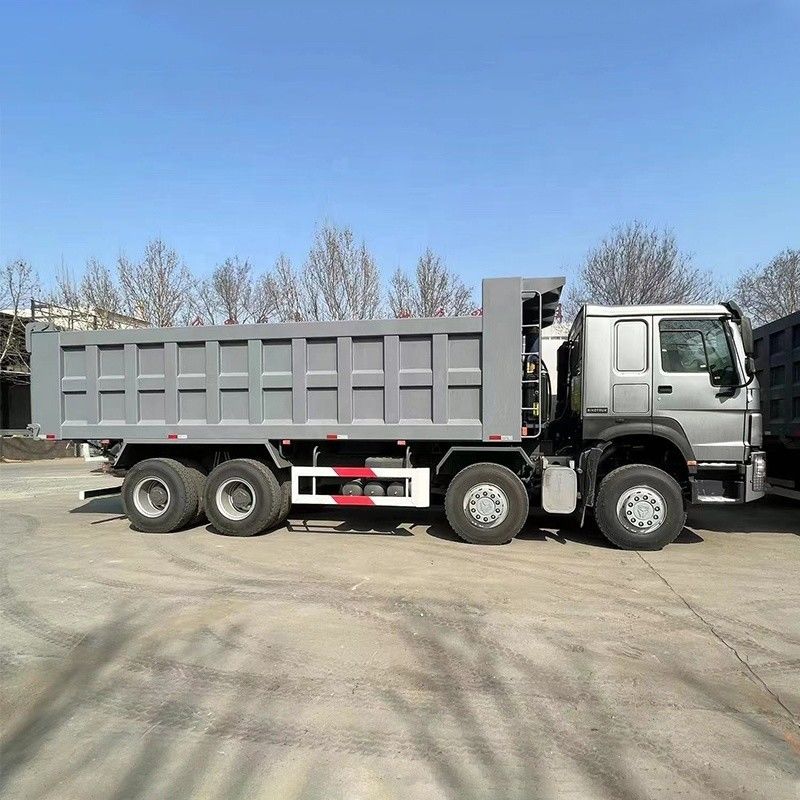 Güterverkehr Sinotruk Howo 8x4 Dump Truck mit 300Ltr Tank und 400 PS