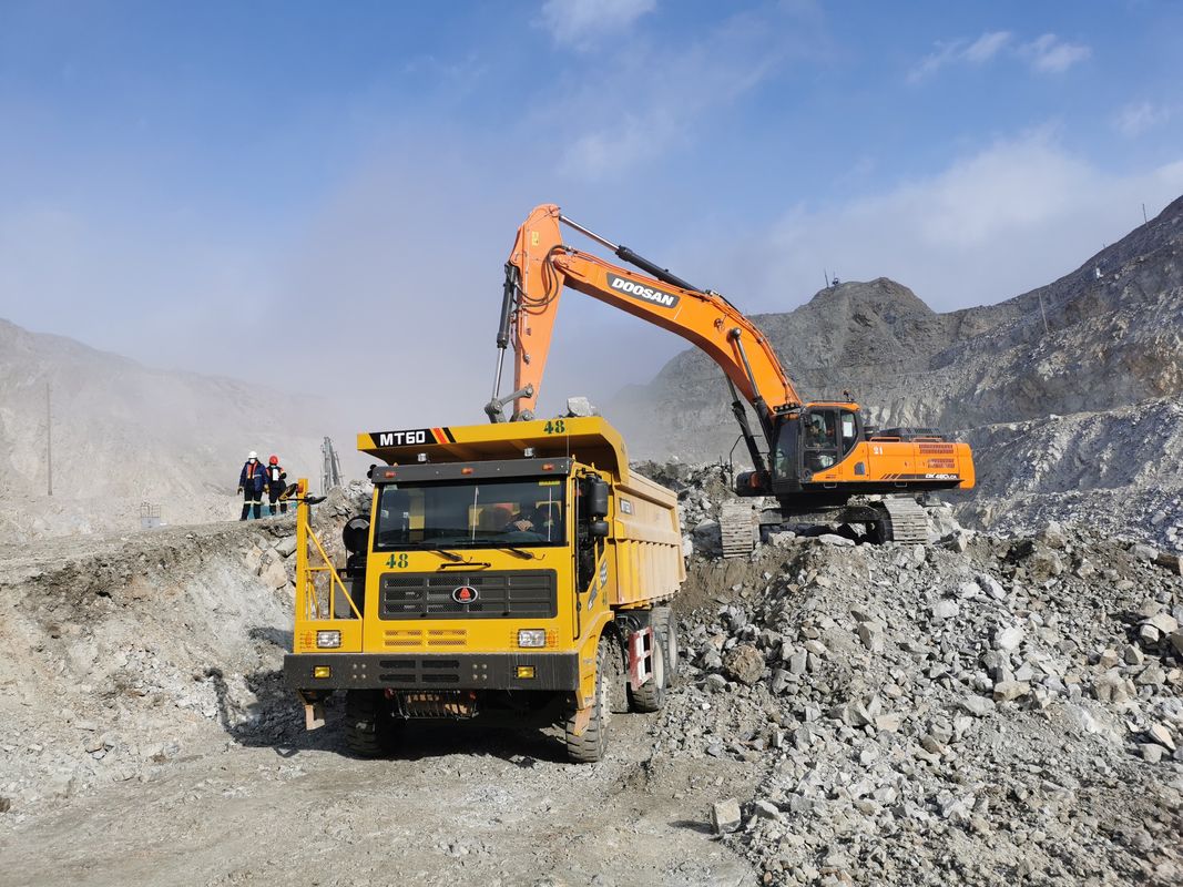 2 Rückwärtsverschiebung MT60 MT86 MT106 Bergbaufahrzeug 6X4 60-70 Tonnen Nutzlast Off-Road Tipper Truck