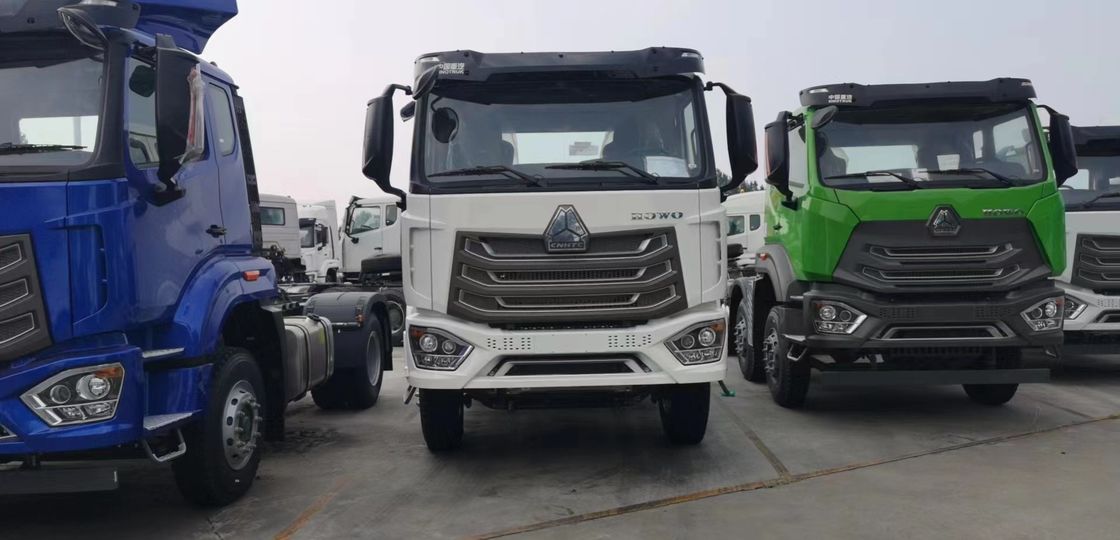 Kraftvolle Cummins 400 PS Linksgetriebe 10 Reifen 6x4 Sinotruk Hohan Kopf Traktor