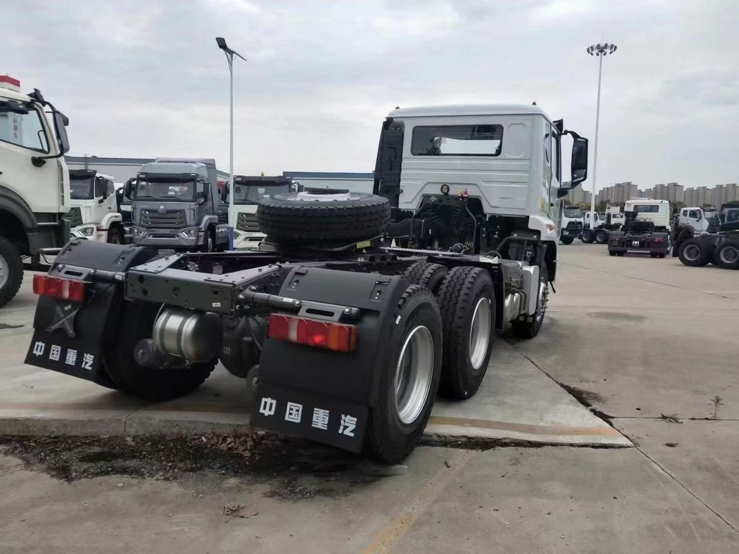 Kraftvolle Cummins 400 PS Linksgetriebe 10 Reifen 6x4 Sinotruk Hohan Kopf Traktor