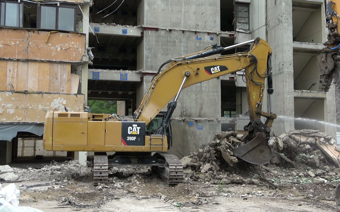 Erschwinglicher Gebraucht-Katzenbagger 390D mit 90250 KG Gewicht und 0,45m3 Eimer-Kapazität