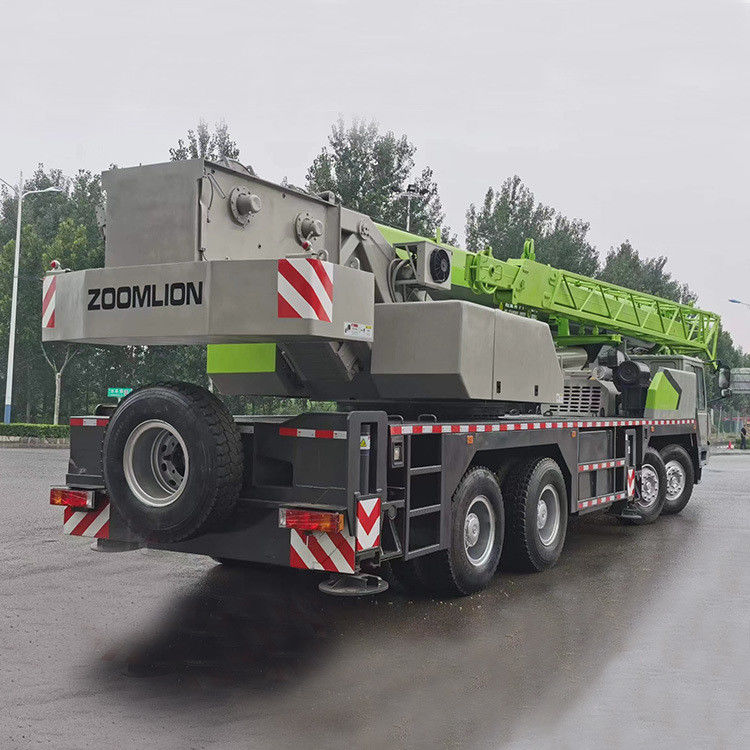 25 Tonnen mobiler Kran in Malaysia Zoomlion 130 Tonnen Lkw-Kran für verschiedene Anwendungen