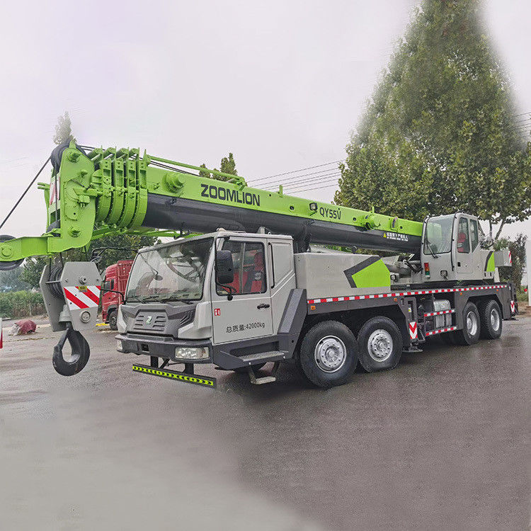 25 Tonnen mobiler Kran in Malaysia Zoomlion 130 Tonnen Lkw-Kran für verschiedene Anwendungen