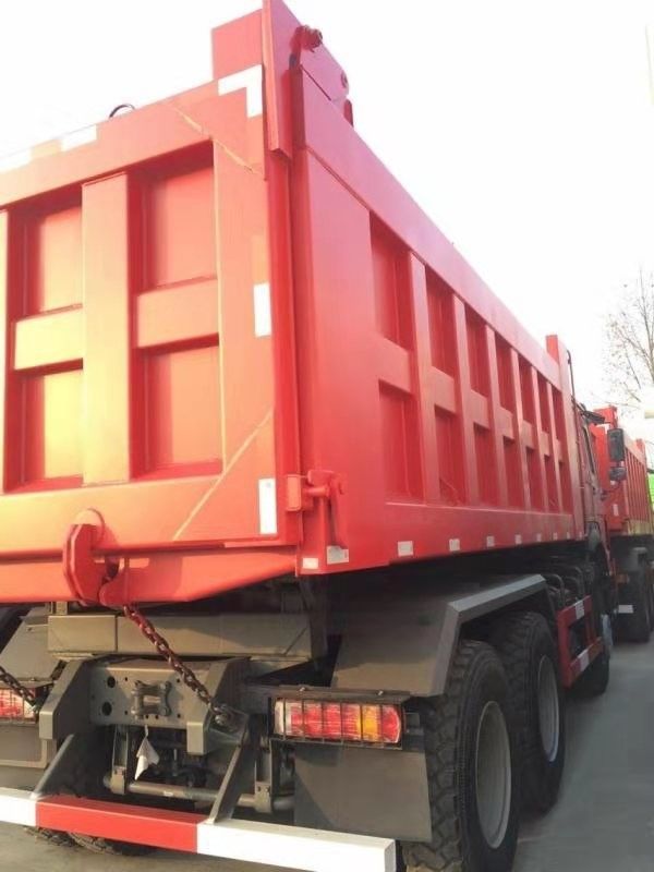 HOWO 6x4 371 PS 30 Tonnen Red Tipper Truck Dump Truck mit WEICHAI Motor und 3 Passagiere