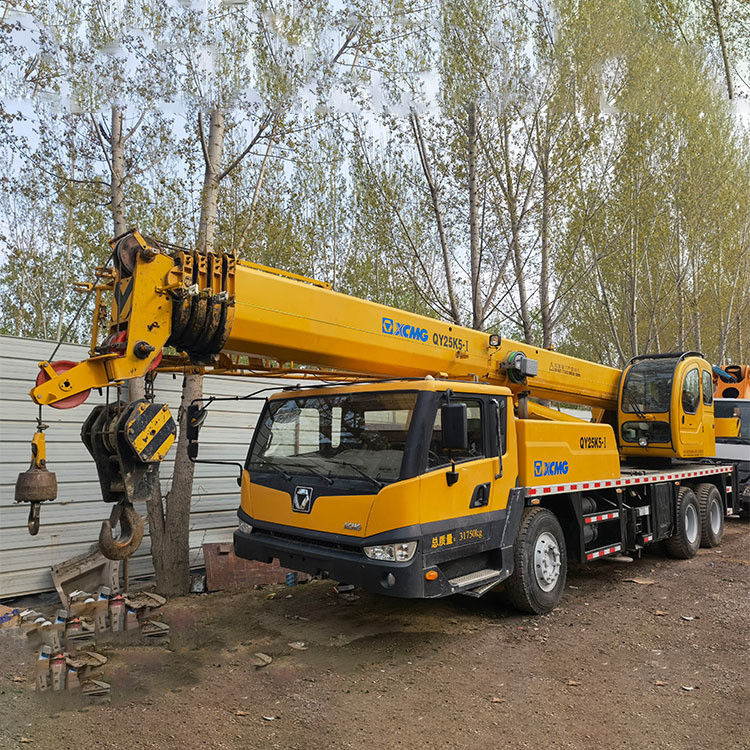 Hydraulischer Mobilkran 100 Tonnen 25 Tonnen Lastwagenkran QY25K5D mit 2001-4000 Arbeitsstunden