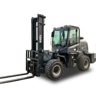 3000 kg Tragfähigkeit TDER 4WD All-Terrain-Forklift mit Isuzu oder Cummins EPA-Motor