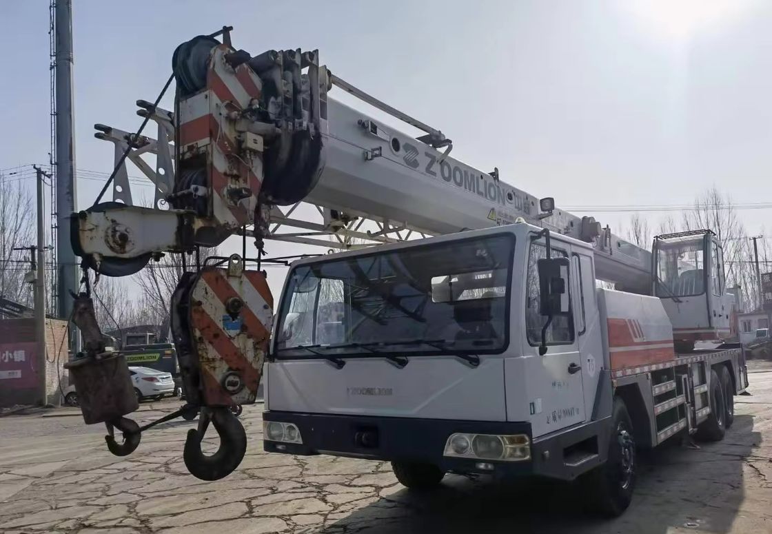 37% Höchstklettergrad Mobilfahrzeugkran 50 Tonnen QY25V Zoomlion Gebrauchtfahrzeugkran