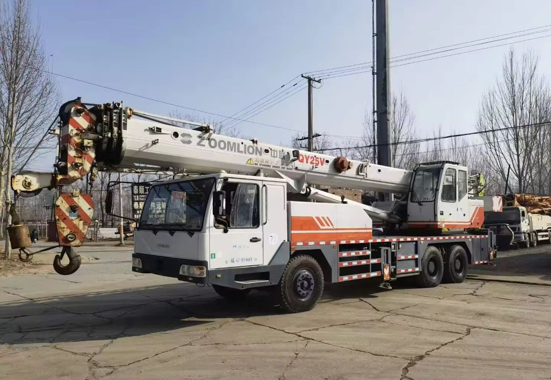 37% Höchstklettergrad Mobilfahrzeugkran 50 Tonnen QY25V Zoomlion Gebrauchtfahrzeugkran