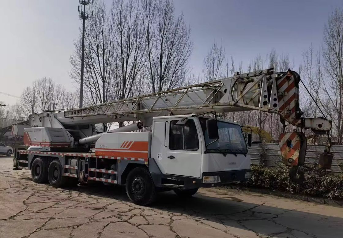 37% Höchstklettergrad Mobilfahrzeugkran 50 Tonnen QY25V Zoomlion Gebrauchtfahrzeugkran