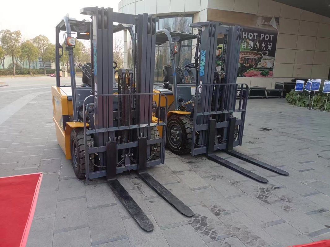 4900 KG Gewicht 3 Tonnen Nennhebeleistung Elektrischer Gabelstapler für Kundenanforderungen