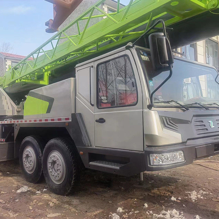 Verkauf von Gebrauchtwagenkränen Zoomlion ZTC700V mit 70 Tonnen Max.