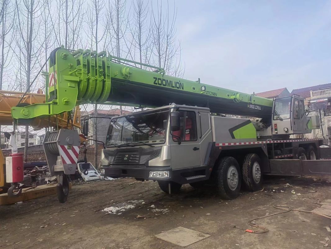Verkauf von Gebrauchtwagenkränen Zoomlion ZTC700V mit 70 Tonnen Max.