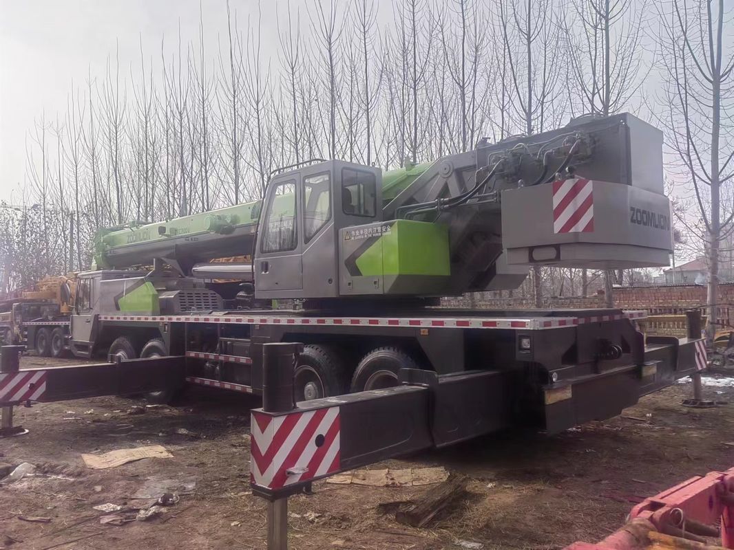 Verkauf von Gebrauchtwagenkränen Zoomlion ZTC700V mit 70 Tonnen Max.