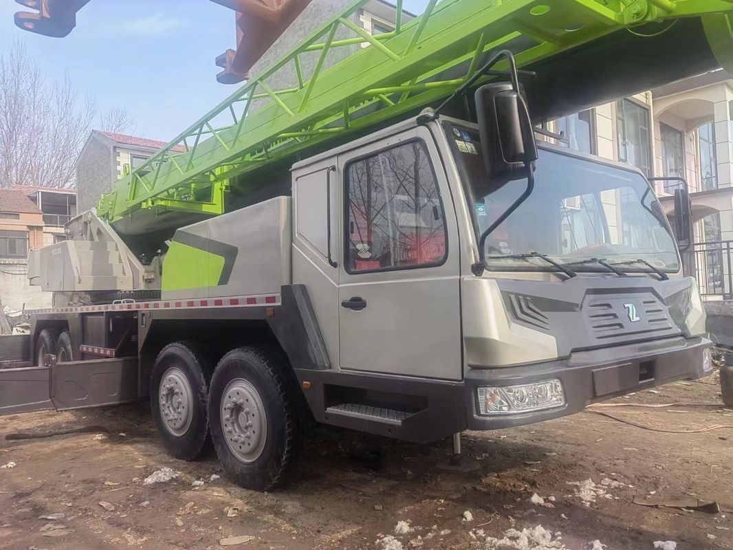 Verkauf von Gebrauchtwagenkränen Zoomlion ZTC700V mit 70 Tonnen Max.