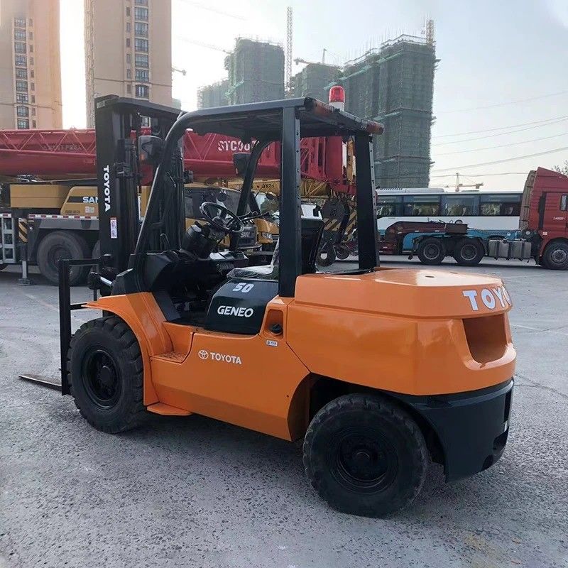 Schiebefeste Geländereifen Elektro-Forklift mit Toyota-Motor und 1,5 Tonnen 3 Tonnen 5 Tonnen