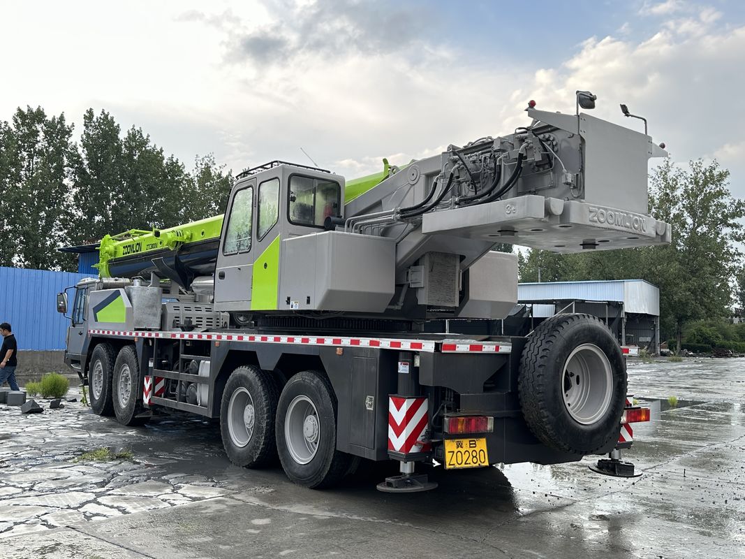 Gebäude in gutem Zustand 80 Tonnen Zoomlion Kran LKW Gebraucht Kran Max.