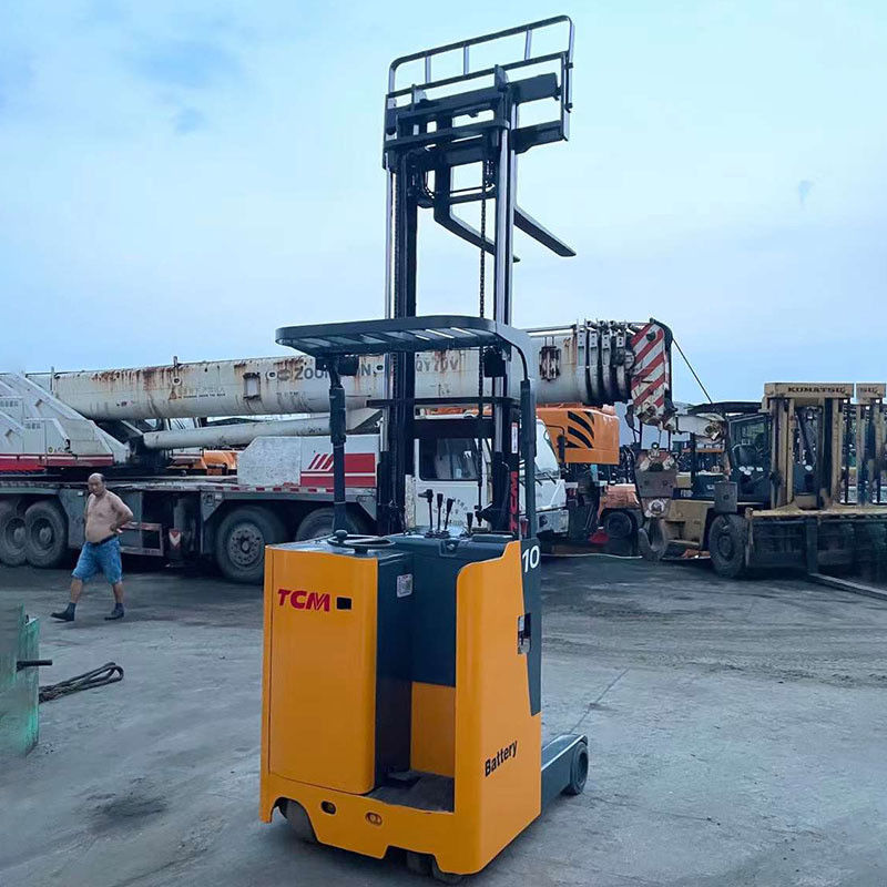 In gutem Zustand, gebraucht 1000 kg TCM Elektro-Forklift 3 Tonnen Kapazität mit Elektromotoren