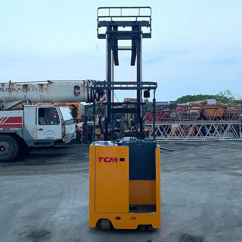 In gutem Zustand, gebraucht 1000 kg TCM Elektro-Forklift 3 Tonnen Kapazität mit Elektromotoren
