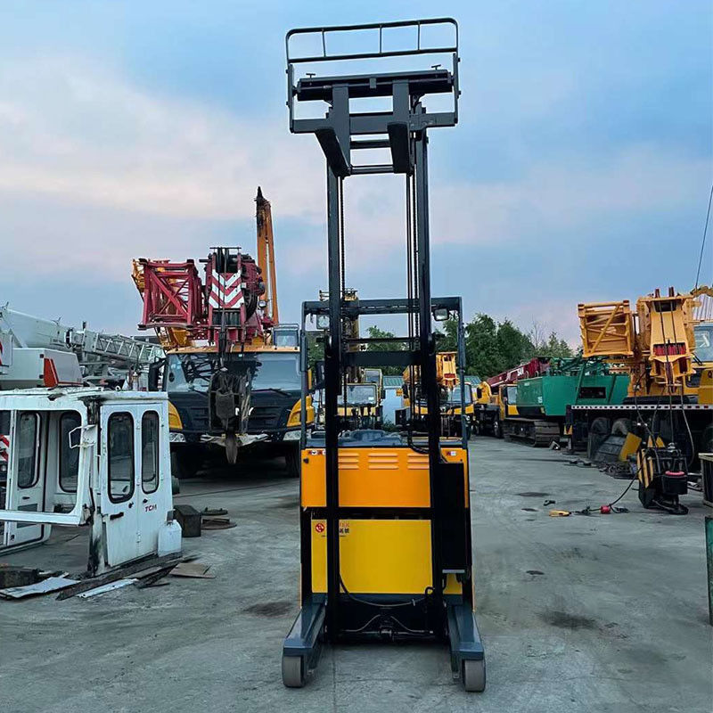 In gutem Zustand, gebraucht 1000 kg TCM Elektro-Forklift 3 Tonnen Kapazität mit Elektromotoren