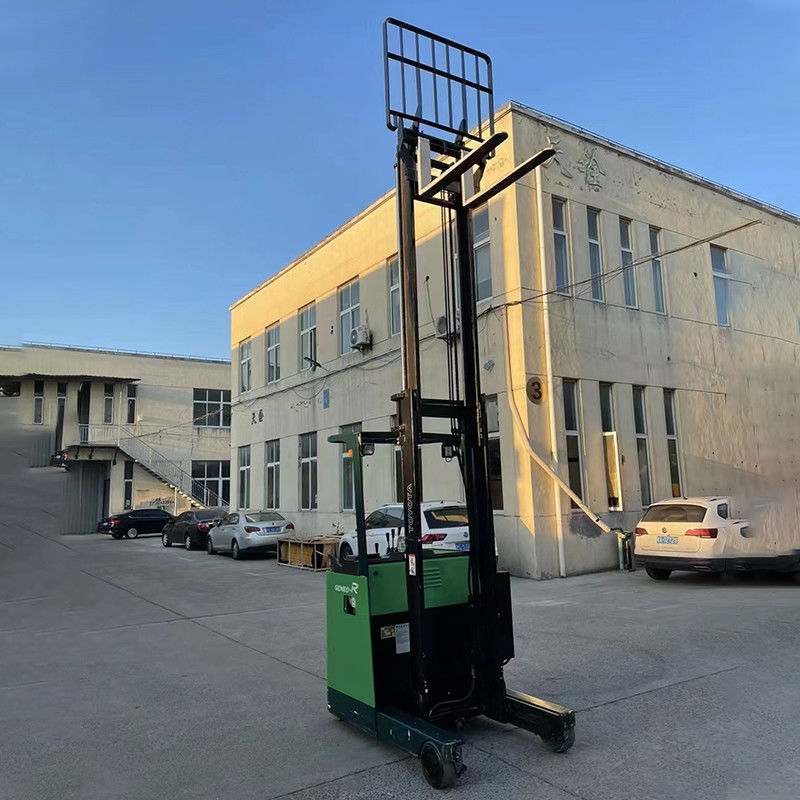 Schiebefeste Geländefahrreifen mit hoher Reichweite Selbstladen tragbarer elektrischer Gabelstapler für 1,5 Tonnen