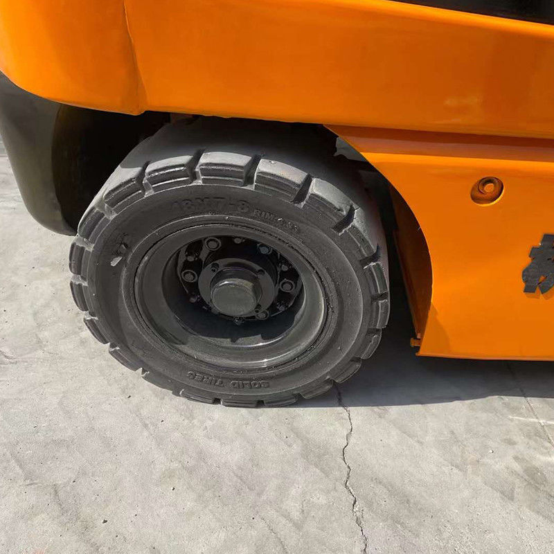 2 Türrahmen 4-Rad-Antrieb All-Terrain-Elektro-Forklift 2,5 Tonnen gebrauchte Lithiumbatterie