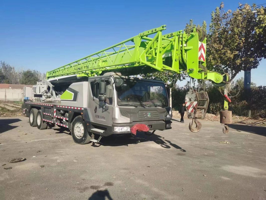 Good Zoomlion 25-Tonnen-Lkw-Kran mit grünem Design und maximaler Betriebsgeschwindigkeit von 80 km/h