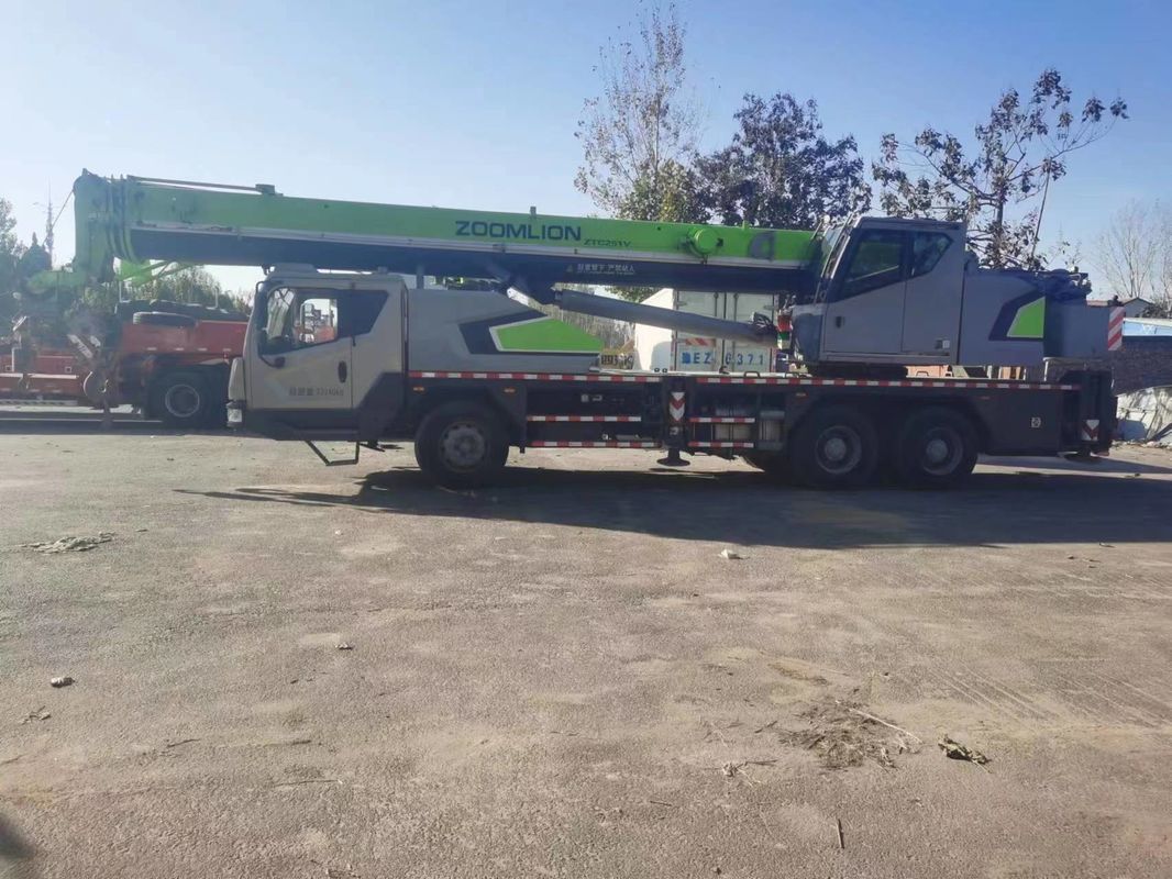 Good Zoomlion 25-Tonnen-Lkw-Kran mit grünem Design und maximaler Betriebsgeschwindigkeit von 80 km/h