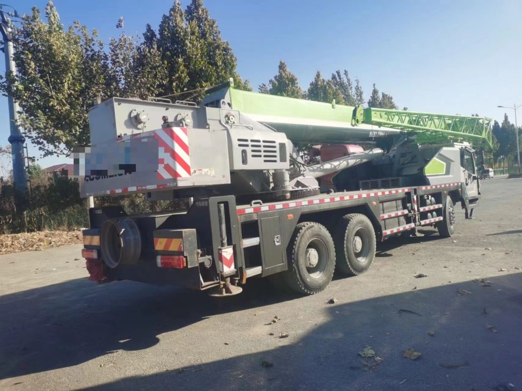 Good Zoomlion 25-Tonnen-Lkw-Kran mit grünem Design und maximaler Betriebsgeschwindigkeit von 80 km/h