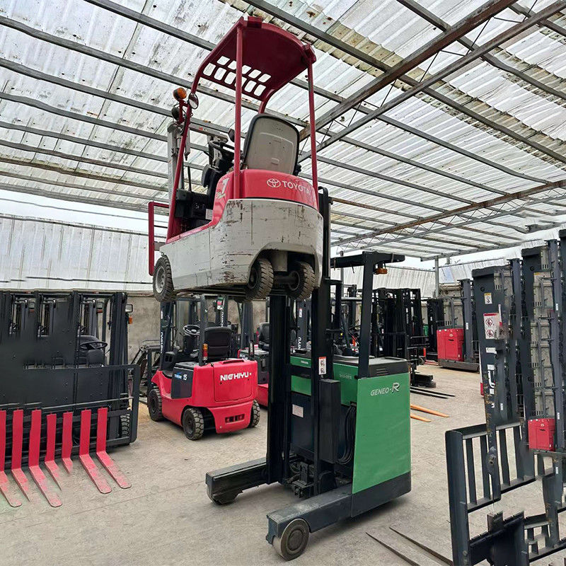 Verkaufen Sie 105 Tonnen elektrischen Diesel-Forklift mit rutschfesten Geländereifen und 150 m Forkbreite