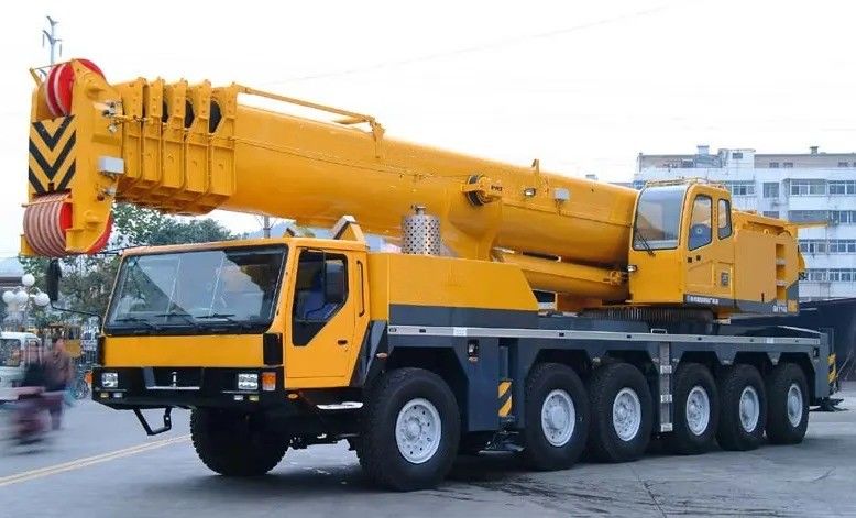 24 m Min. Drehdurchmesser QAY160 160 Tonnen Gebrauchtes mobiles Hydraulikfahrzeug-Kran für Nutzen
