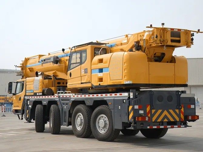24 m Min. Drehdurchmesser QAY160 160 Tonnen Gebrauchtes mobiles Hydraulikfahrzeug-Kran für Nutzen