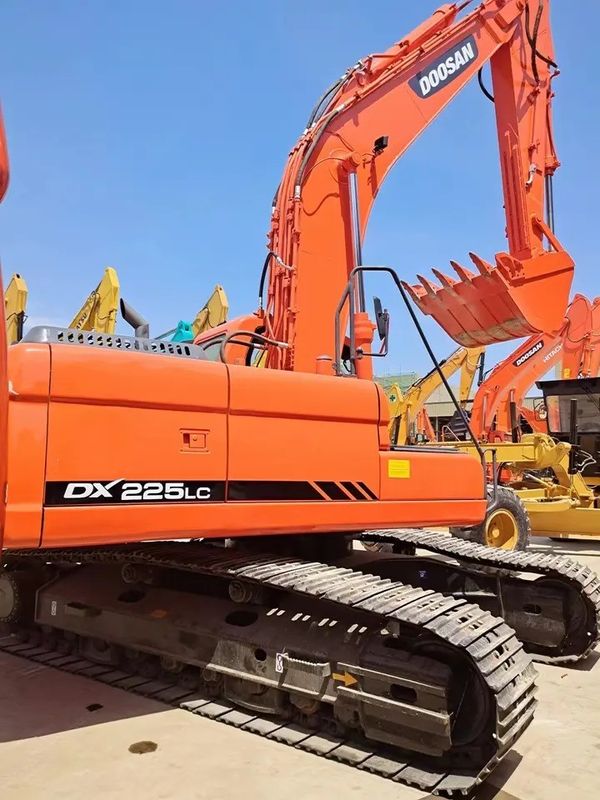 Höchstgräberradius 10705 mm 110 kw Gutes Zustand Doosan DX225 LC Crawler Digger Bagger