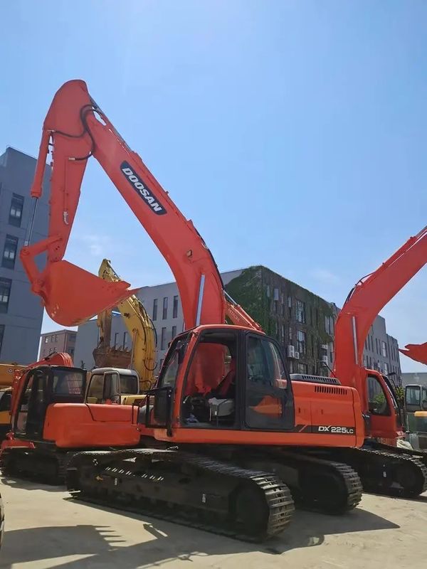 Höchstgräberradius 10705 mm 110 kw Gutes Zustand Doosan DX225 LC Crawler Digger Bagger
