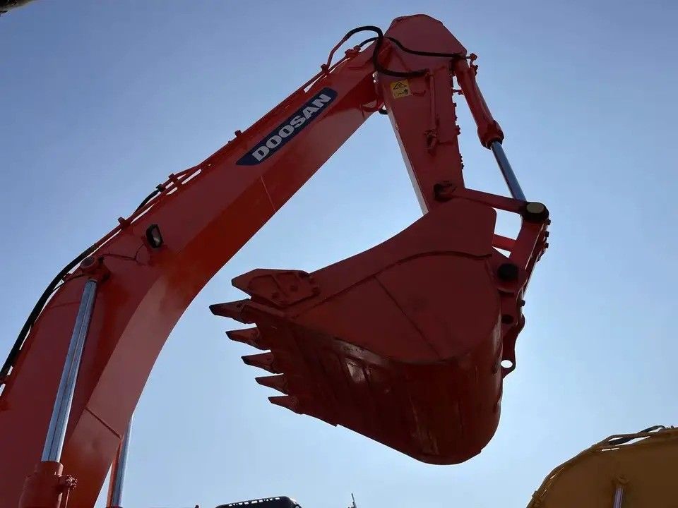 Höchstgräberradius 10705 mm 110 kw Gutes Zustand Doosan DX225 LC Crawler Digger Bagger