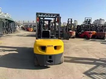 Gebrauchtes Komatsu FD30 3 Tonnen Diesel Gabelstapler in Japan mit Motormodell 4D94LE