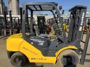Gebrauchtes Komatsu FD30 3 Tonnen Diesel Gabelstapler in Japan mit Motormodell 4D94LE
