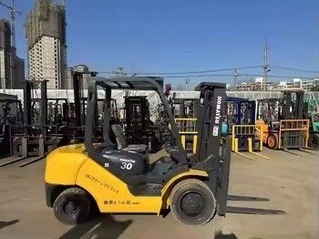 Gebrauchtes Komatsu FD30 3 Tonnen Diesel Gabelstapler in Japan mit Motormodell 4D94LE