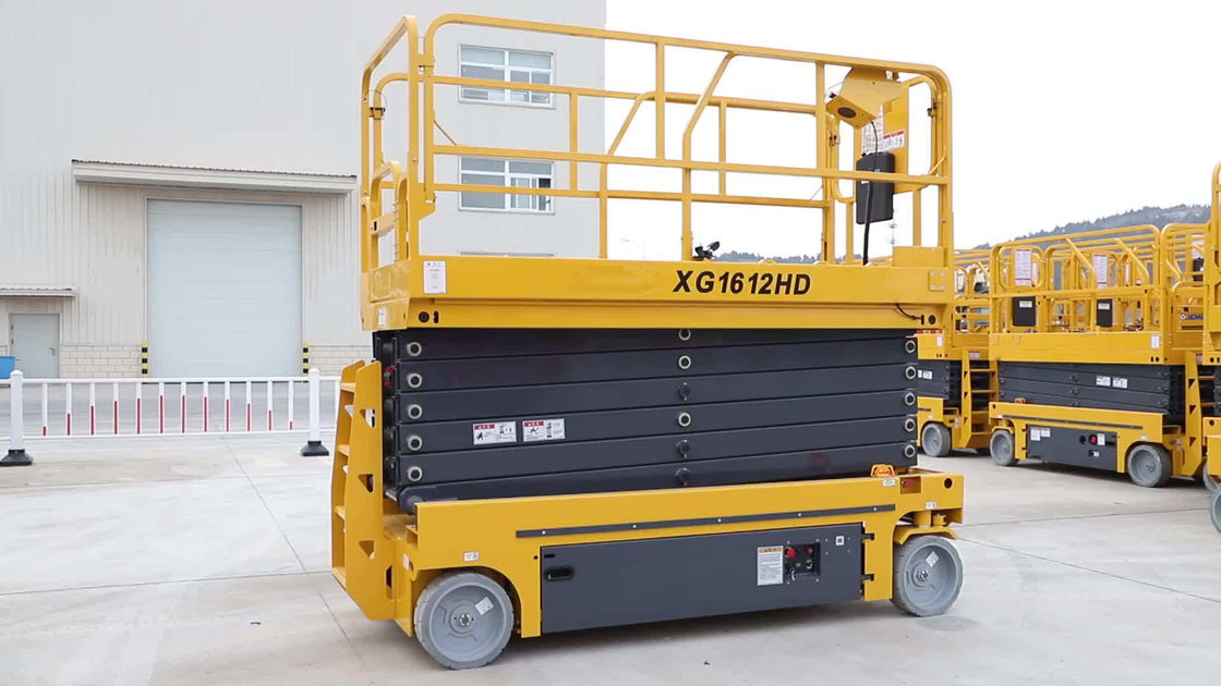 12 m elektrische Plattform Schere Lift mit Aufzugsmechanismus und Tisch Größe 2277x1120mm