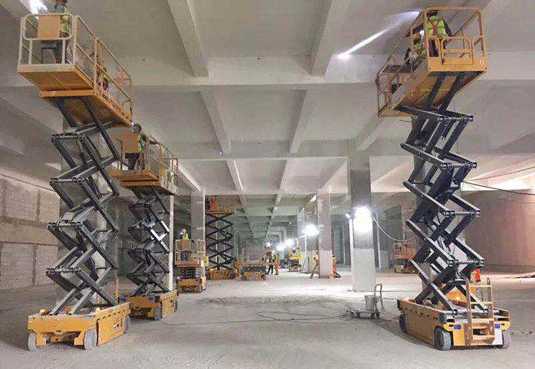 12 m elektrische Plattform Schere Lift mit Aufzugsmechanismus und Tisch Größe 2277x1120mm