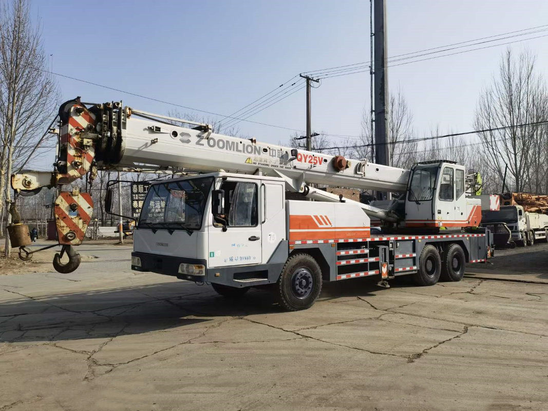 39m QY25V Gebraucht Zoomlion 25 Tonnen Lastwagen Kran mit maximalem Nennhebe-Drehmoment von 980KN.m