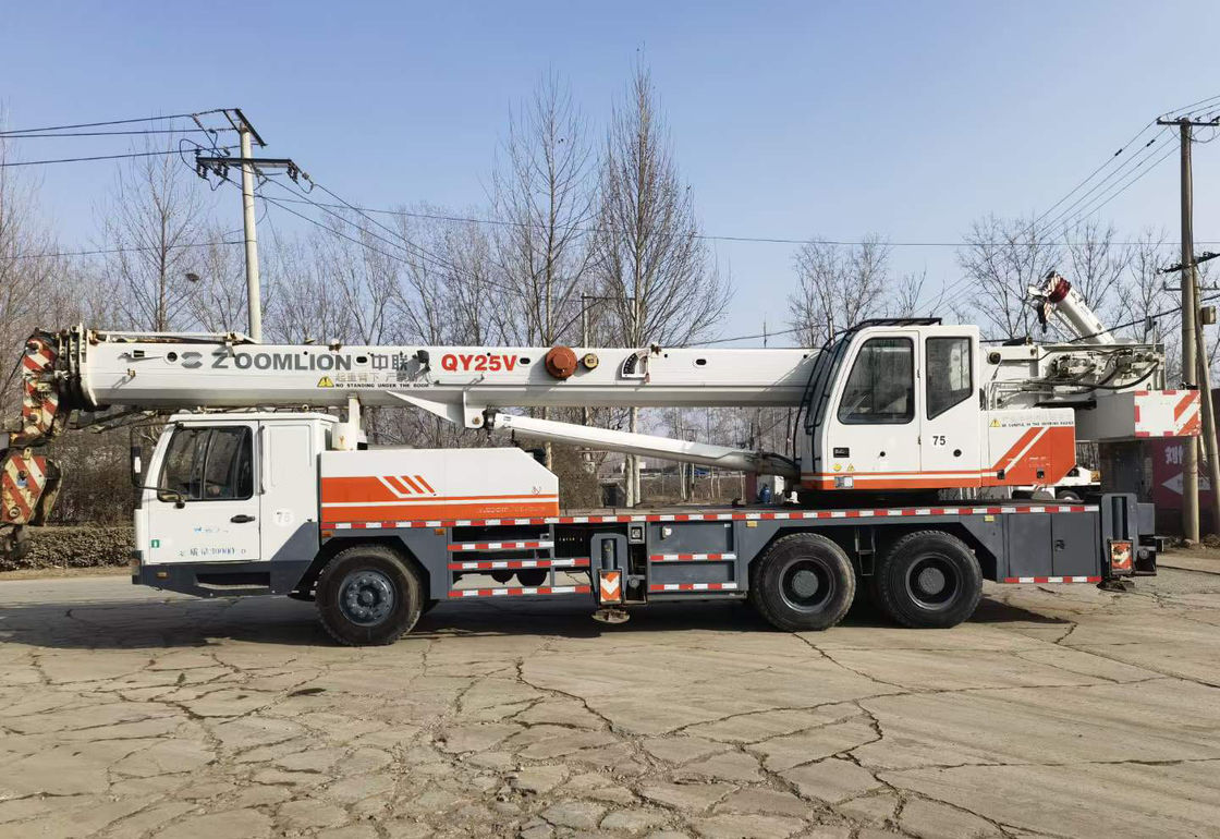 Zoomlion QY25V 25t Gebrauchtfahrzeugkranich mit Hydraulikpumpe in ausgezeichnetem Zustand