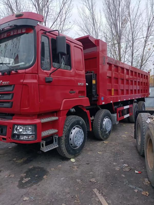 Shacman F3000 8x4 Kipper Truck mit Ladungstanke Abmessungen 7600 X 2300 X 1500 mm