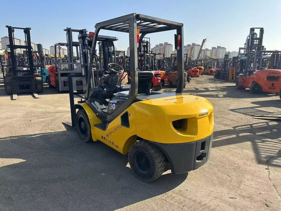 Gebraucht Japan Komatsu FD30 3T Mini Gabelstapler mit Dieselmotor mit niedrigem Kraftstoffverbrauch